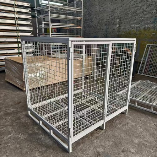 Oxygen cylinder gas cage