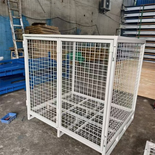 Oxygen cylinder gas cage